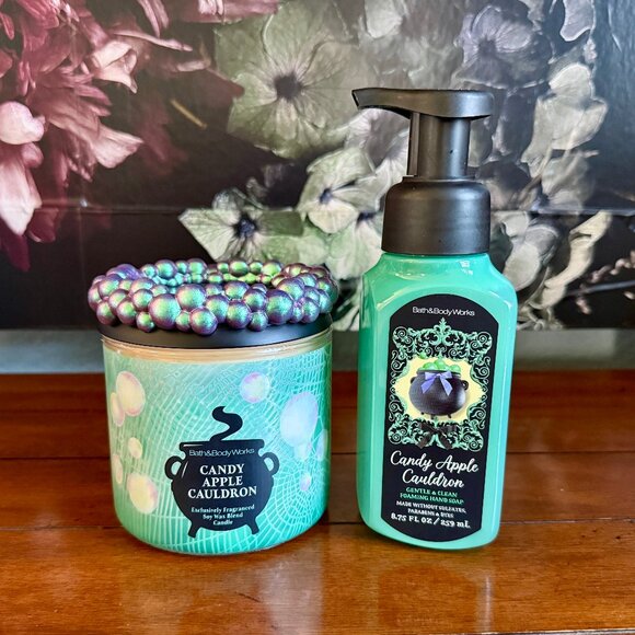 NEW 2Pc CANDY APPLE CAULDRON 3-Wick Candle14.5 oz & Hand Soap Bath & Body Works - Picture 1 of 2